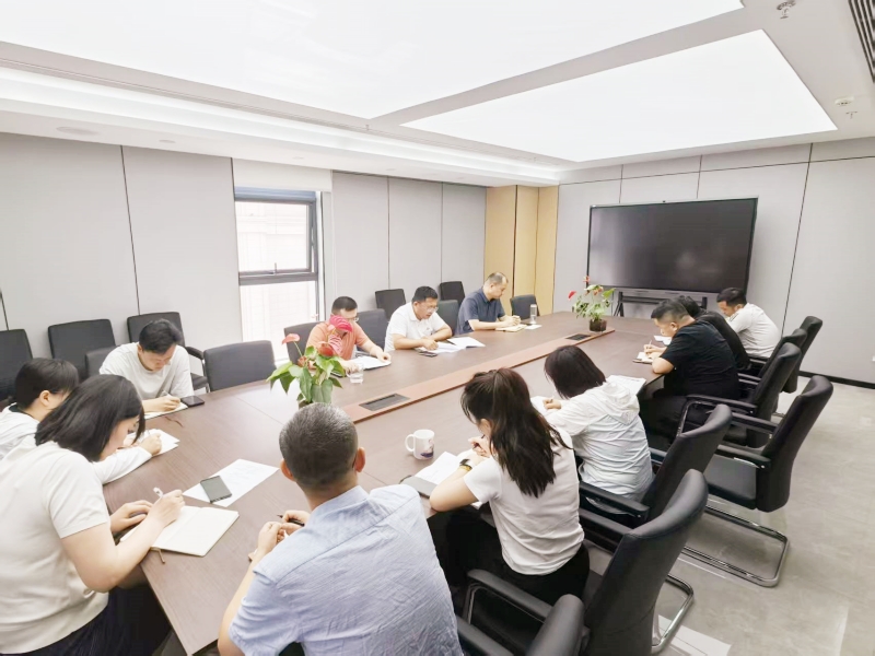 监理公司专题传达2025年全国两会精神
